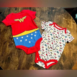 SET: DC Comics | Wonder Woman infant onesie (2 pieces) Size: 12M